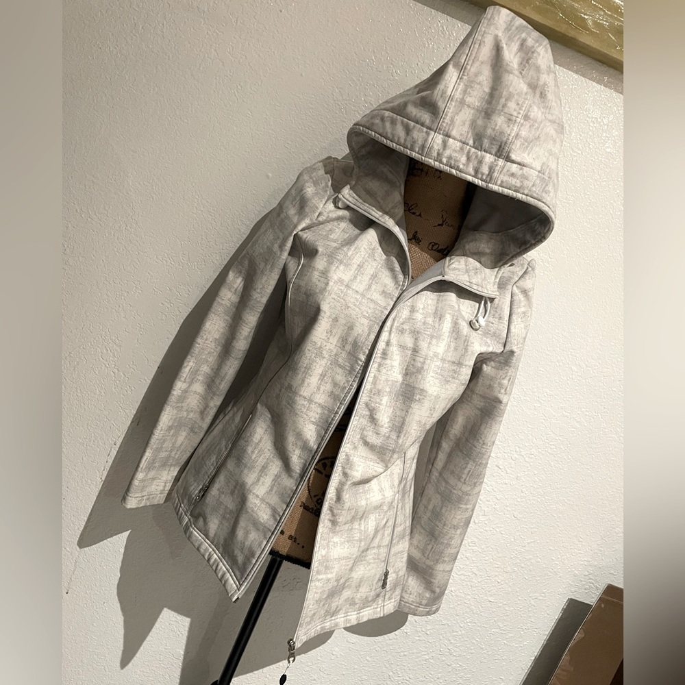 Medium Hooded Jacket Gray White Outdoors Rain Plaid Print
